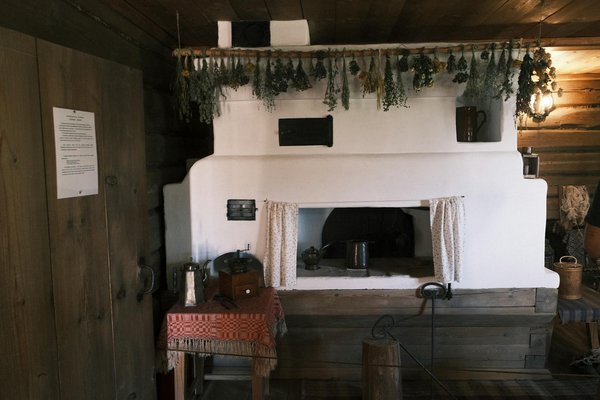 How can UK gardeners create a low-maintenance garden?